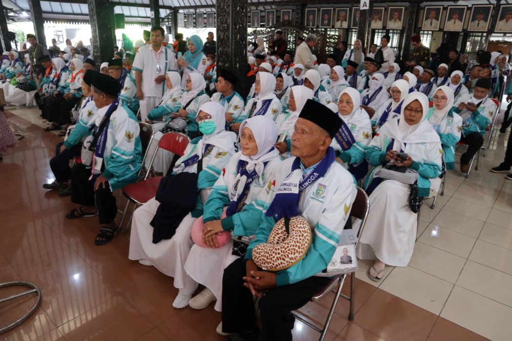 269 Jemaah Haji Purbalingga Kloter SOC 68 Resmi Diberangkatkan, Pemkab Sediakan Bus hingga Pendamping Khusus