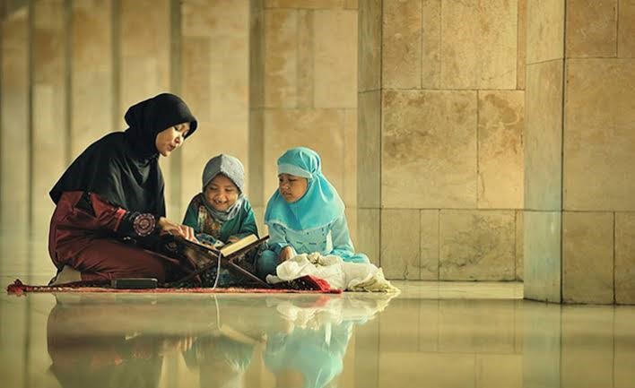 Bukan Dipaksa, Ini Trik Mengajarkan Suratan Pendek agar Anak Betah Menghafal Al - Qur'an