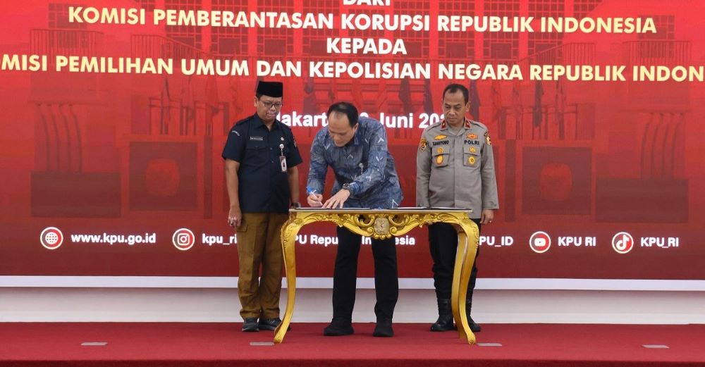 KPK Serahkan Aset Rampasan Korupsi Rp4,2 Miliar ke KPU dan Polri