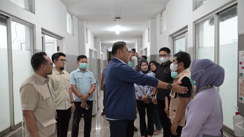Sudaryono Jenguk Korban Dugaan Keracunan MBG di Semarang