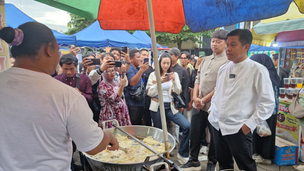 Ngabuburit Bareng Rektor UMP dan Bayu Skak, Takjil hingga Pecel Ludes di Pasar Ramadan UMP