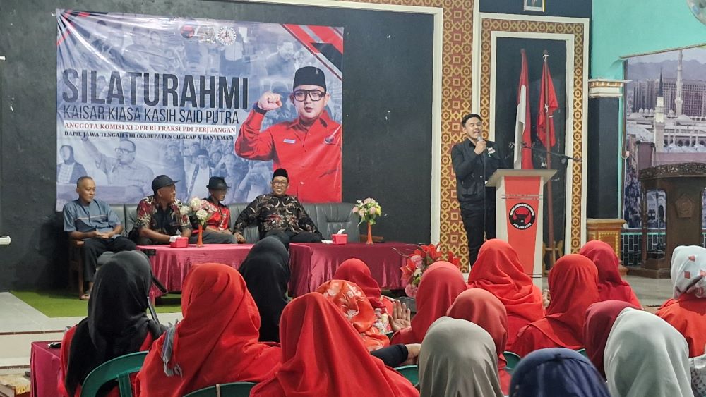 Gelar Silaturahmi, Kaisar Salurkan Bantuan Pupuk dan Sembako di Cilongok