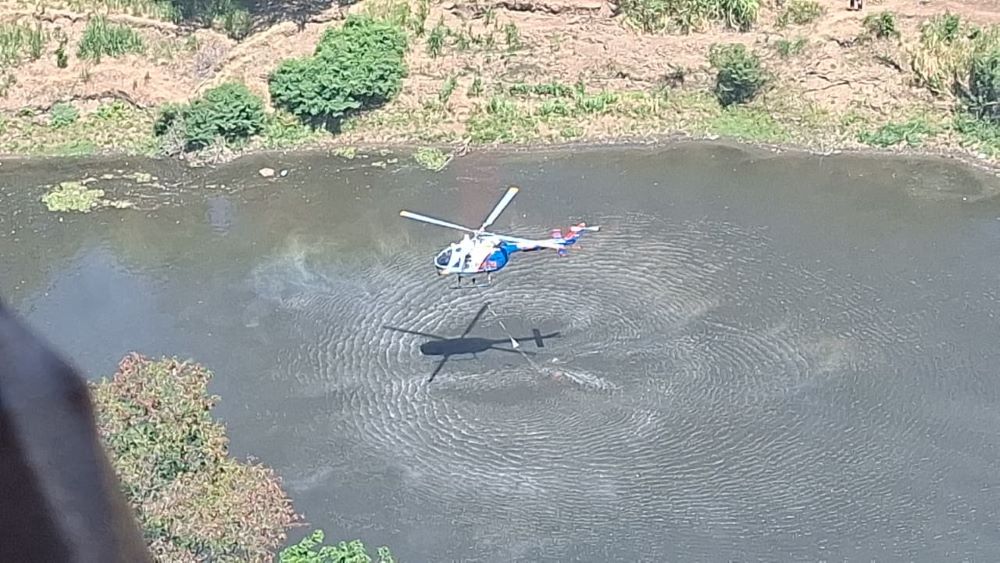 Helikopter Water Bombing Dikerahkan Padamkan Kebakaran TPA Putri Cempo