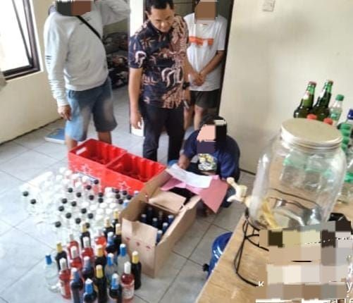 Razia Miras Ilegal di Sokaraja Banyumas, Polisi Sita 59 Liter dari Sebuah Warung