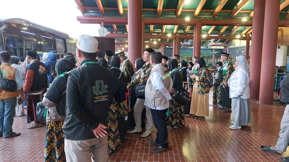 3.450 Jemaah Umrah Terdampak Abu Gunung Anak Krakatau