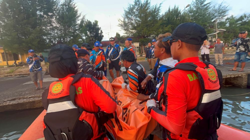 ABK KM Cakra Mandiri Meninggal Saat Melaut di Perairan Karangbolong, Tim SAR Gabungan Lakukan Evakuasi