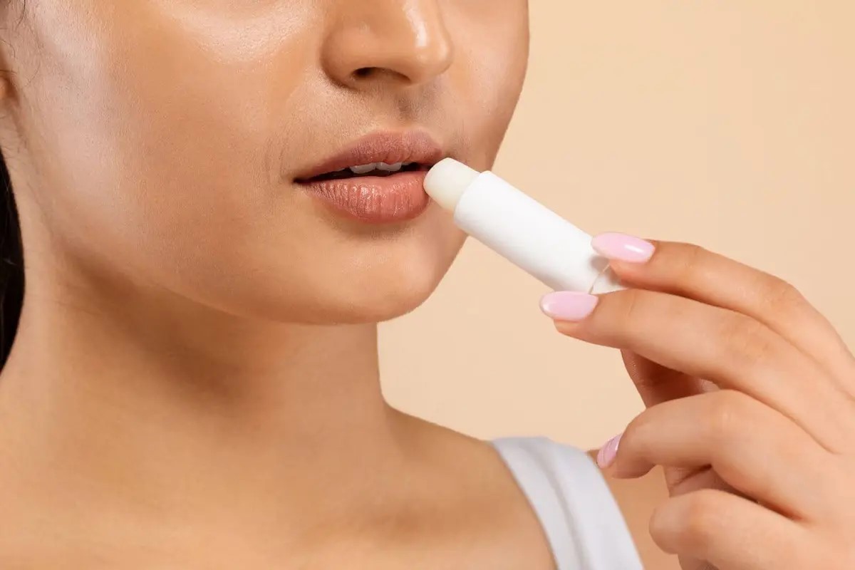 Cara Membuat Bibir Hitam Kembali Merona, Jangan Asal Oles