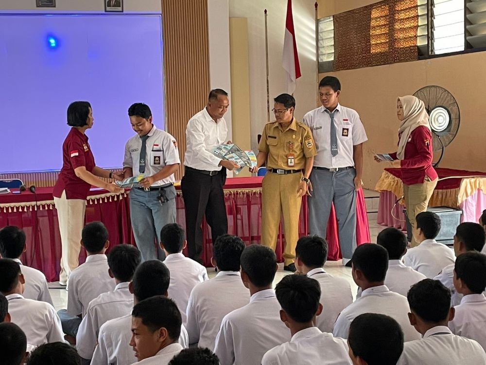 Polda Jateng Beri Edukasi Bahaya Narkoba di Sekolah Pekalongan, Pelajar Diingatkan Waspadai Judi Online