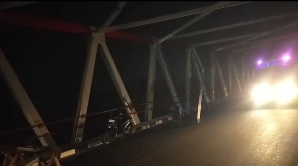 Baru Empat Hari Dibuka, Pilar Jembatan Serayu Banyumas Rusak Usai Ditabrak Truk Bermuatan Alat Berat