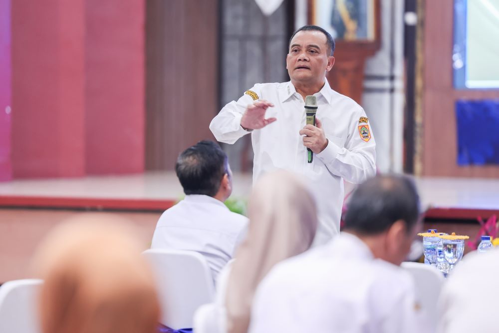 Gubernur Jateng Dorong ASN Berperan Aktif Selesaikan Masalah Warga