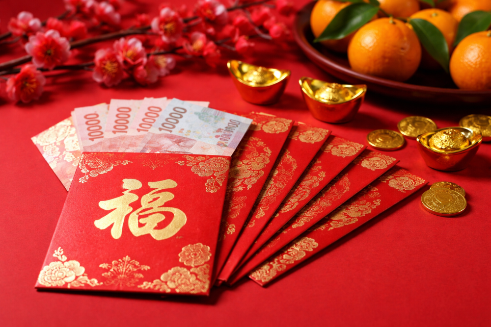 Angpao Imlek: Dari Penolak Bala hingga Simbol Doa, Berapa Nominal yang Pantas?