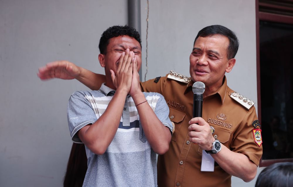 Ahmad Luthfi Bantu Mahasiswa NTT Terdampak Bencana, UKT hingga Kos Akan Ditanggung