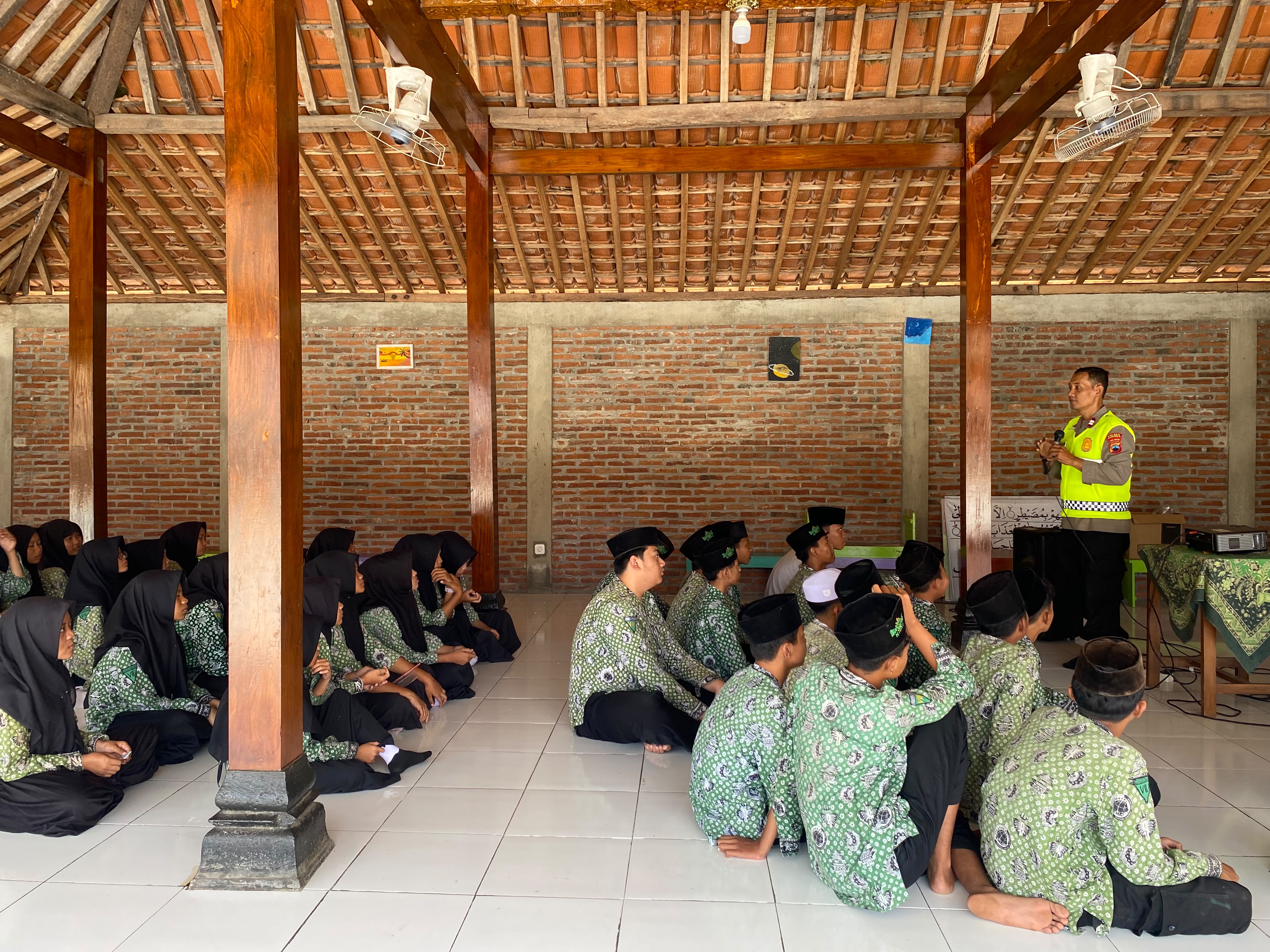 Polres Kebumen Buka Akses Informasi Sekolah Unggulan, Beasiswa 3 Tahun Jadi Daya Tarik