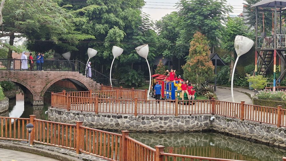 Aksi Sosial Inspiratif, Grup Cerita Ajak Anak Panti Liburan Seru dan Penuh Makna di The Village Baturraden