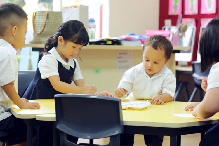Sekolah Usia Dini Pada Anak, Perlukah? Simak Manfaat dan Hal Yang Harus Dipertimbangakan