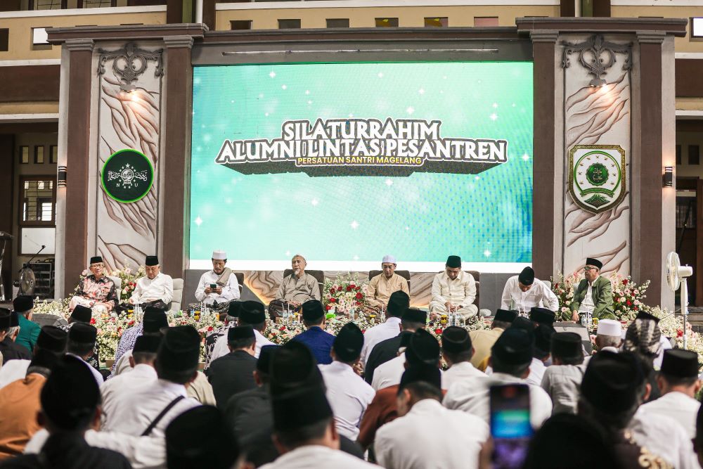 Wagub Jateng Tekankan Pentingnya Jaga Sanad dan Persatuan Alumni Pesantren di Era Modern