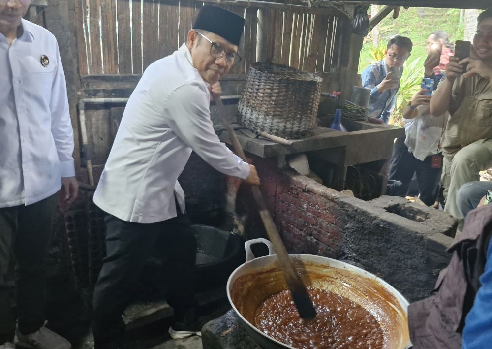 Cak Imin Tinjau Sentra Gula Kelapa Cilongok, Dorong Banyumas Jadi Pusat Gula Semut Dunia