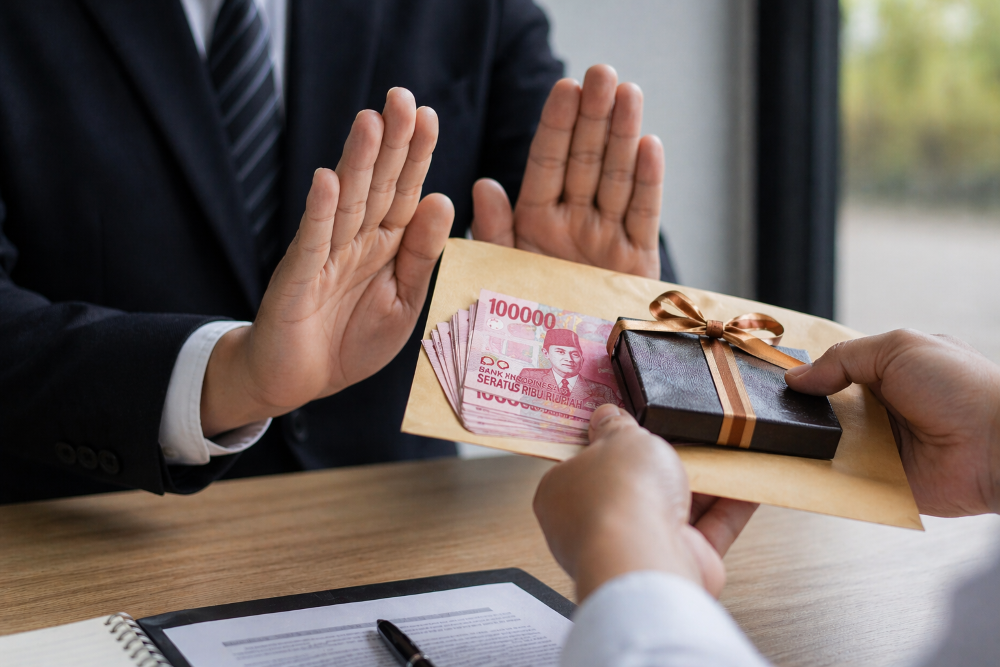Gratifikasi Beda dengan Suap, Ini Risiko Hukum dan Contohnya yang Wajib Diketahui