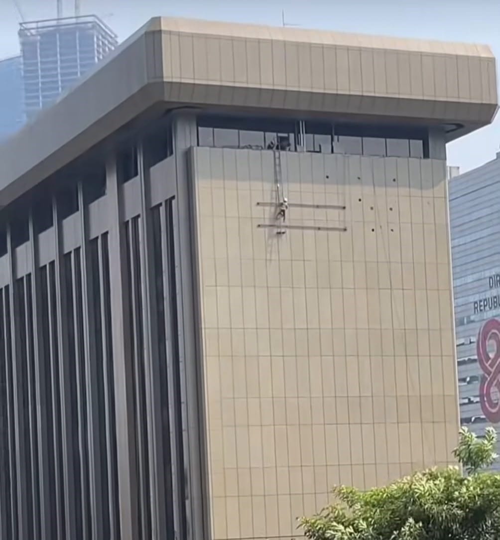 Logo Mandiri Hilang dari Gedung Thamrin, Ada Apa??