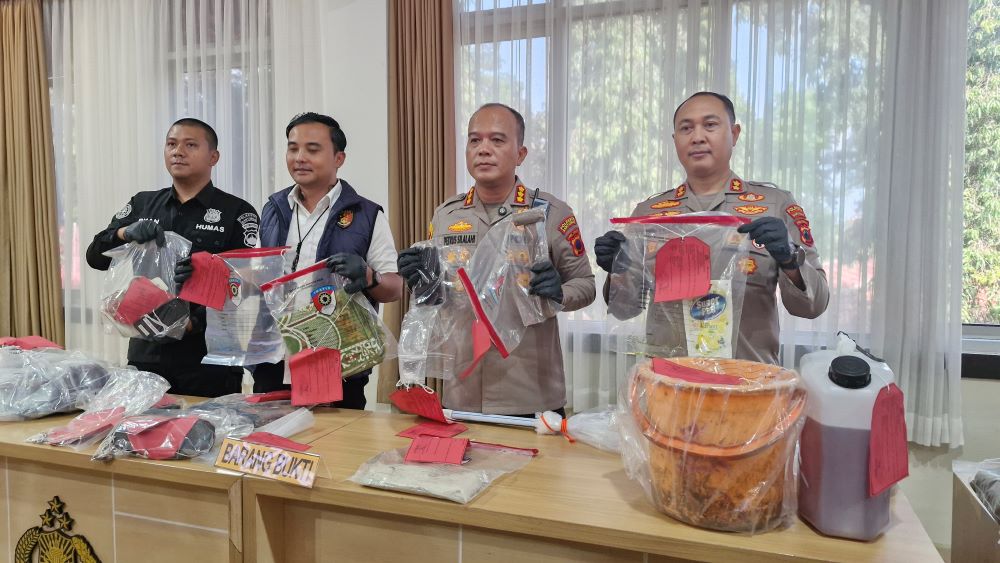 Motif Ekonomi di Balik Pembunuhan Sadis Patikraja Terungkap, Pelaku Habisi Nenek dan Rekan Kerja Demi Kuasai Harta Korban