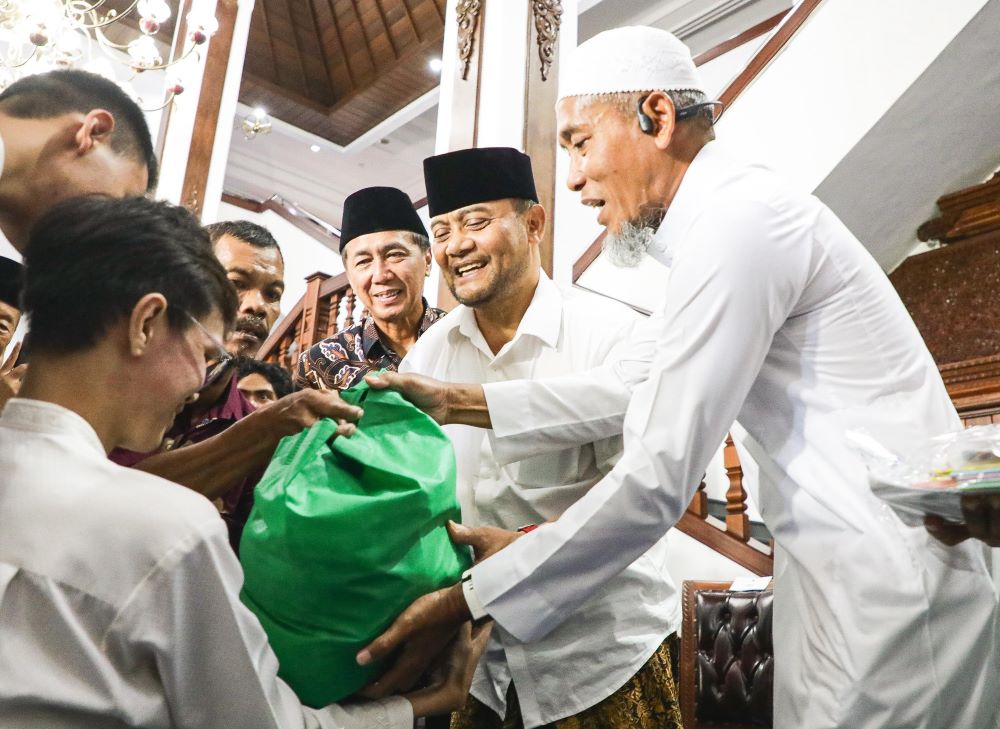 Lebaran Tanpa Open House, Gubernur Jateng Pilih Berbagi dengan Anak Panti dan Difabel