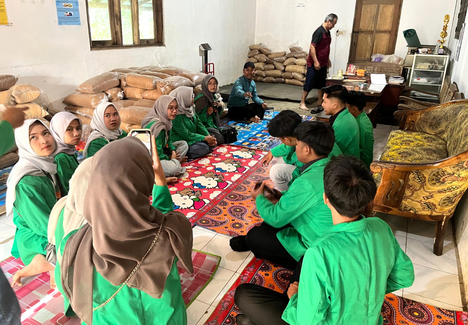 Belajar dari Ketanda, Mahasiswa KKN UIN Saizu Kupas Sukses Gula Nira Organik Menembus Pasar Internasional