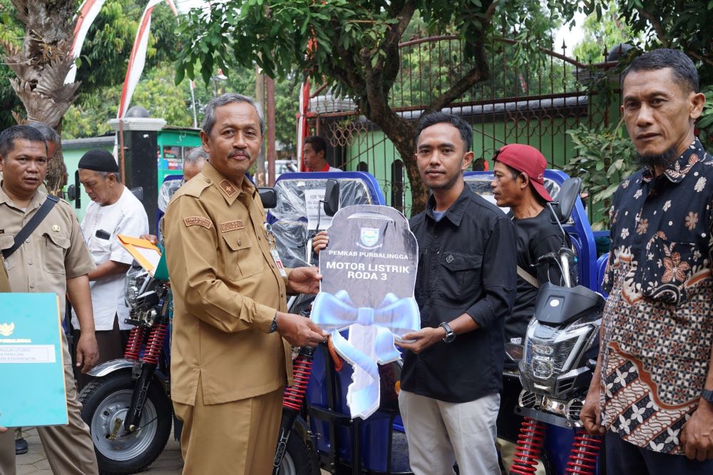 Pemkab Purbalingga Bagikan Kendaraan Listrik, Pengangkutan Sampah Kini Lebih Cepat