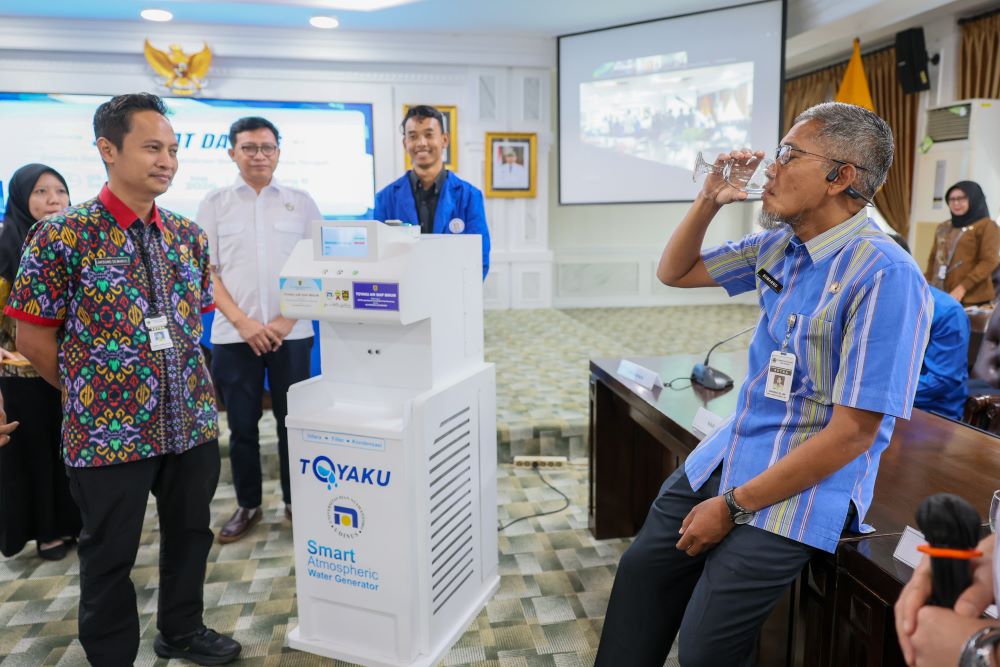 Pemprov Jateng Terima Hibah ToyaKU dari Udinus, Teknologi Air Minum dari Udara Siap Hadapi Kemarau Panjang