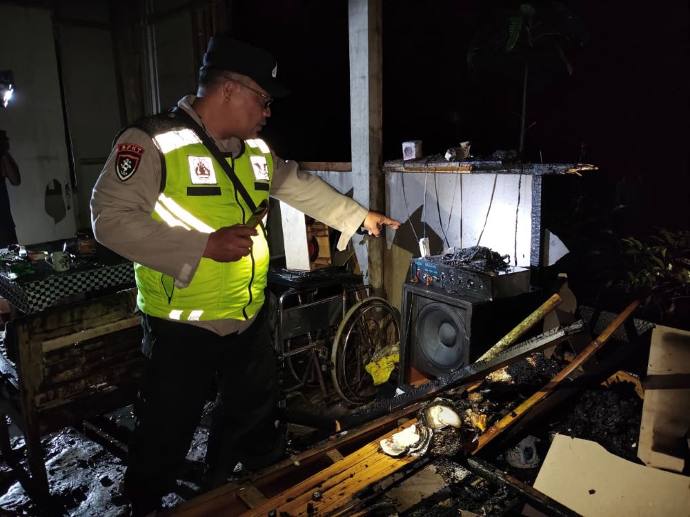 Diduga Akibat Korsleting Listrik, Rumah Warga Buayan Kebumen Terbakar