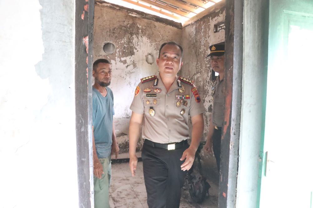 Kapolresta Banyumas Turun Tangan Bantu Perbaikan Rumah Warga Korban Kebakaran