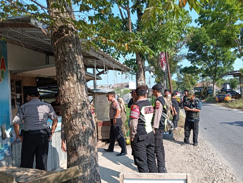 Razia Pekat di Kuwarasan, Polres Kebumen Amankan 30 Botol Miras Ilegal dari Warung di Kalipurwo