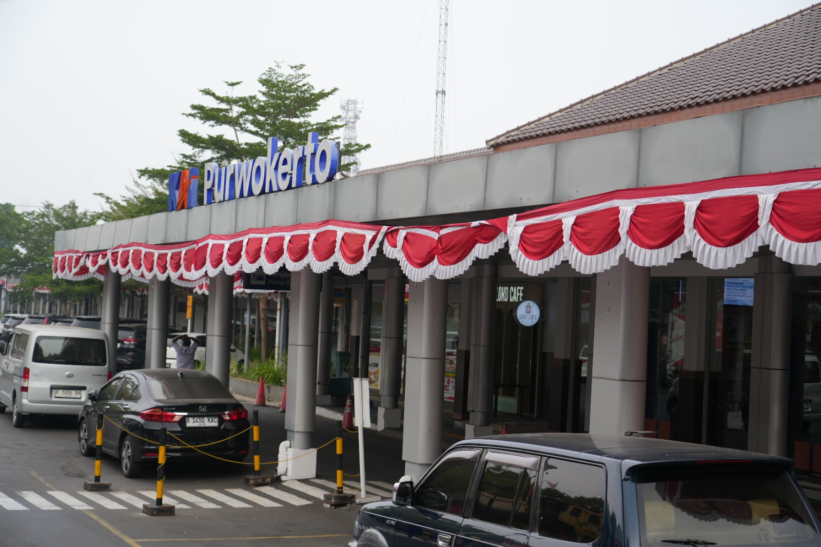 Meriahkan HUT ke 81 RI, KAI Daop 5 Purwokerto Hadirkan Semarak Merah Putih di Seluruh Stasiun 