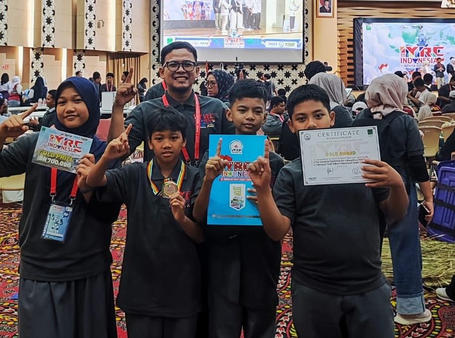 Siswa SD UMP Raih Medali Emas ASEAN, Robot Asisten Dokter Berbasis AI Curi Perhatian di Kompetisi Robotik Internasional