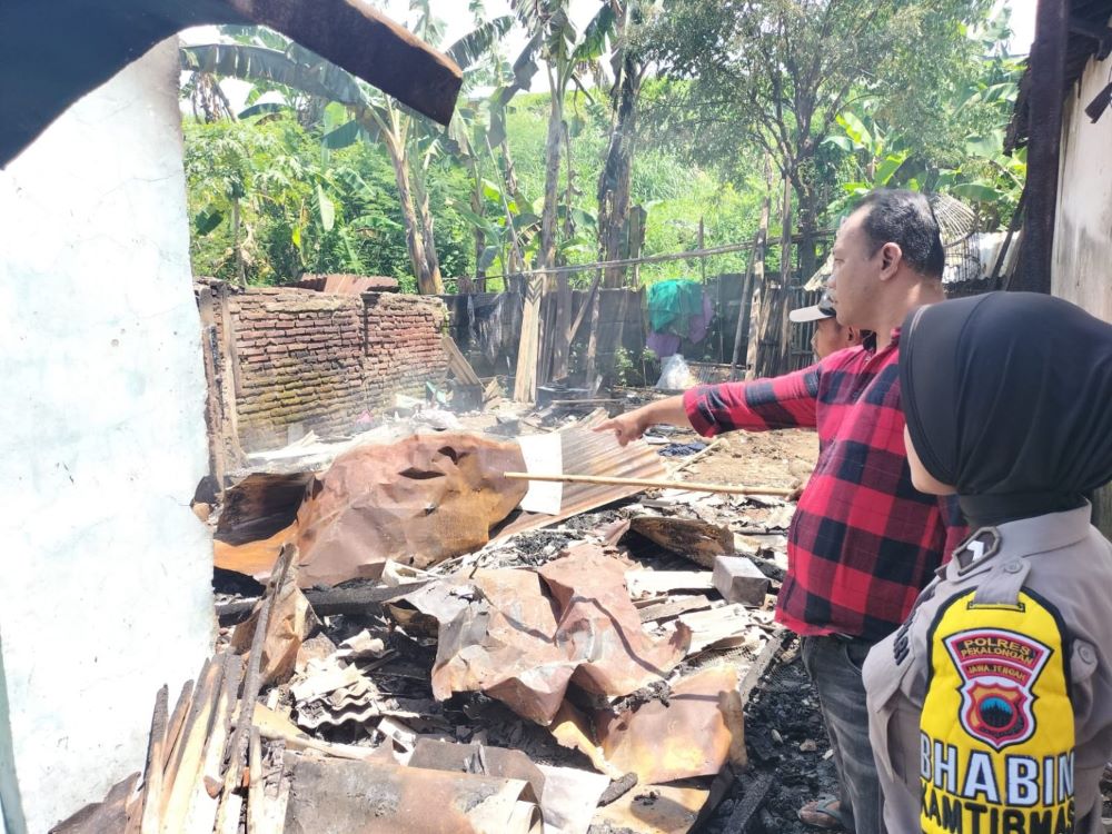 Cekcok Picu Kebakaran Rumah di Pekalongan, Dua Penghuni Alami Luka Bakar Serius