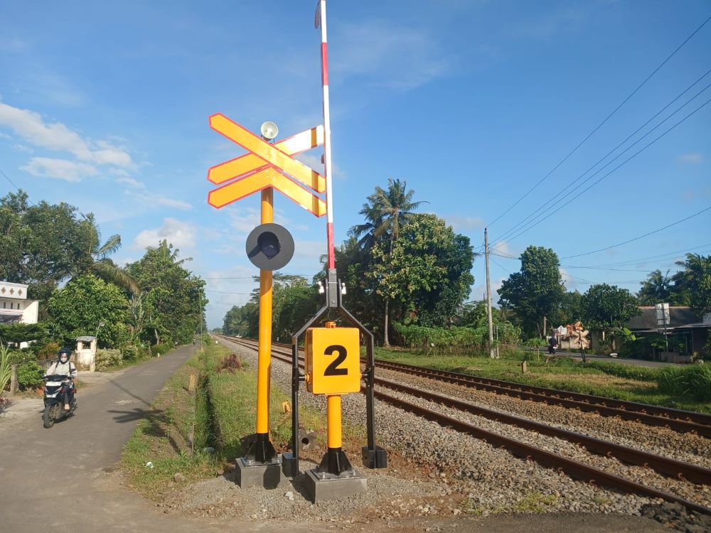 Perkuat Keselamatan Perlintasan Kereta Api, Pemkab Banyumas Tuntaskan Pemasangan Lima Palang Pengaman