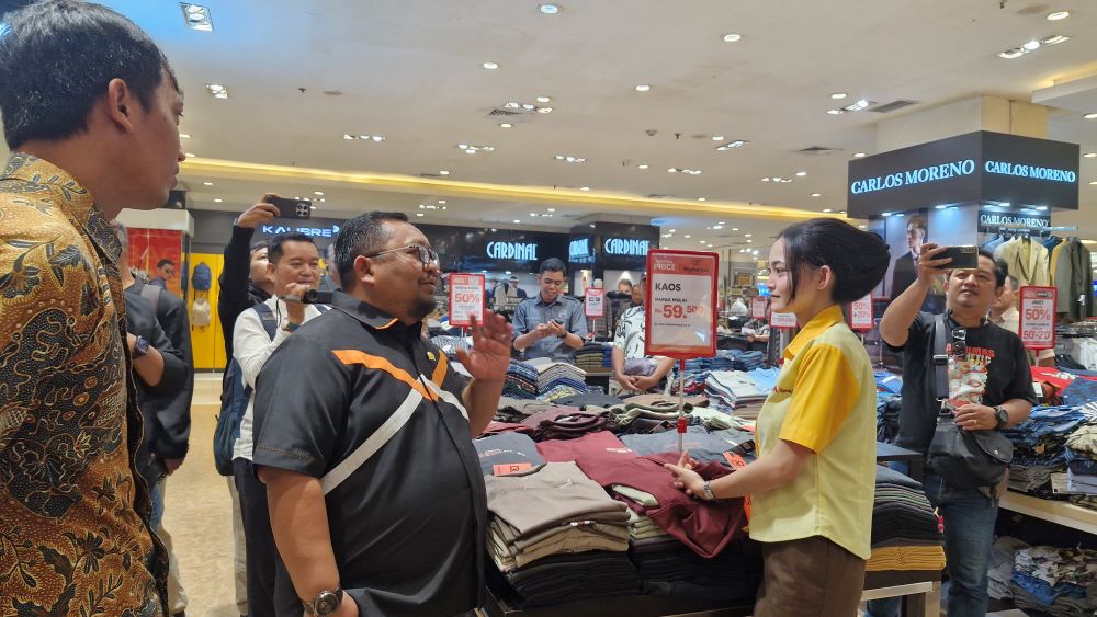 Tindaklanjuti Pengaduan Larangan Berhijab Saat Bekerja, Yanuar Arif Wibowo Sidak ke Rita Supermall Purwokerto