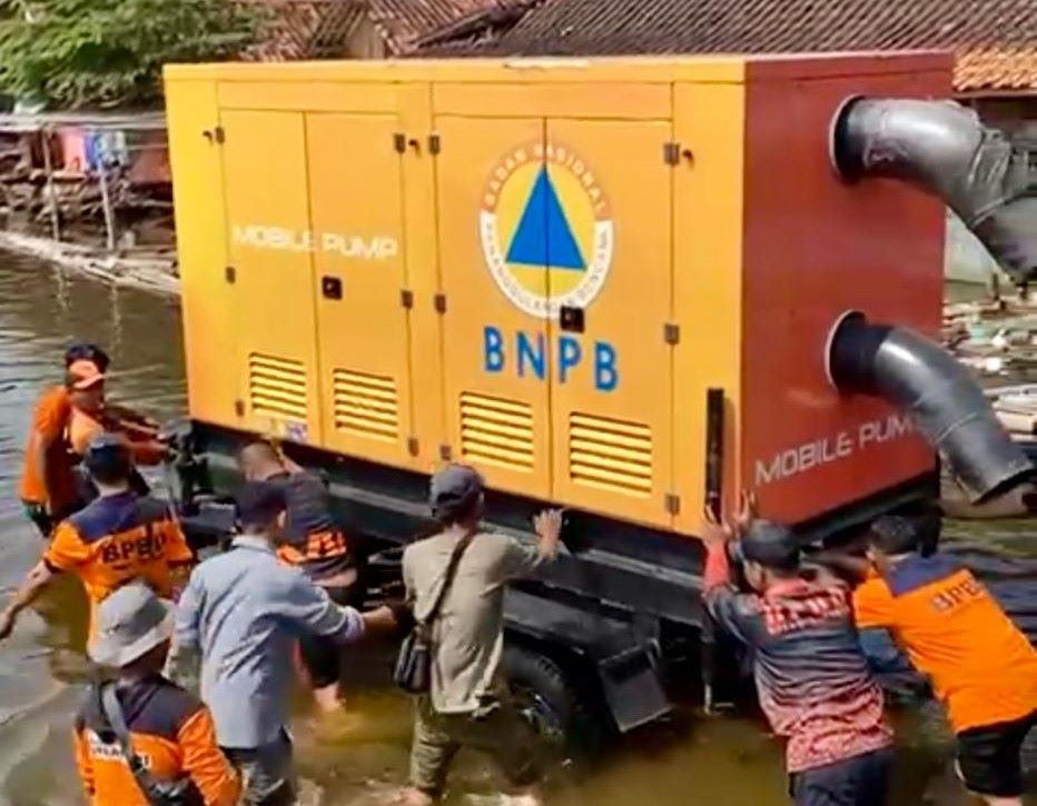 Pemprov Jateng Tancap Gas Tangani Banjir Pekalongan, 12 Pompa dan Logistik Ratusan Juta Disalurkan