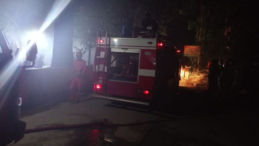 Kebakaran Tumpukan Sampah di Kebumen Berhasil Dipadamkan