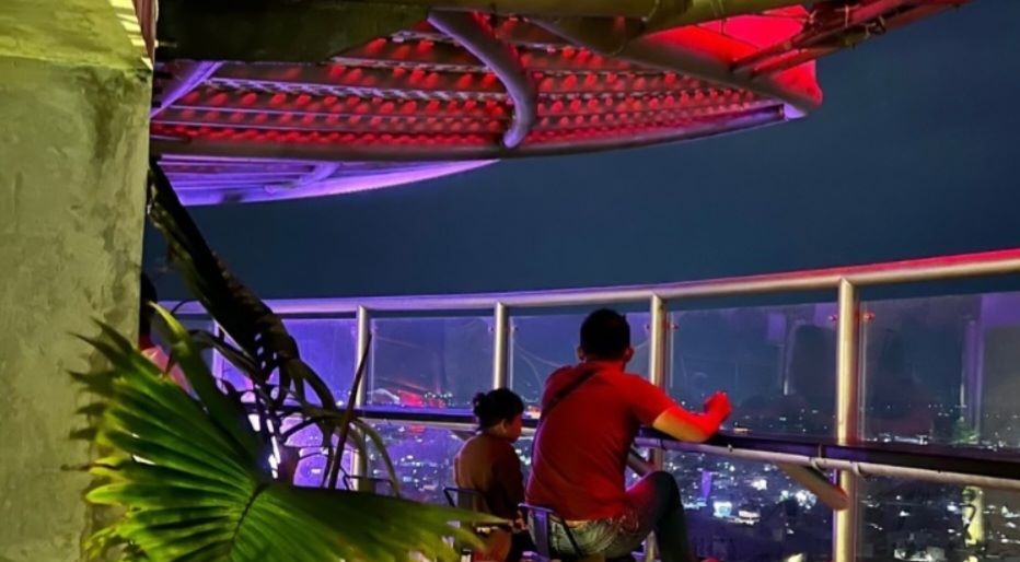 Malam Minggu di Menara Teratai Purwokerto, Ngopi di Rooftop Lantai 5 Sambil Menikmati Live Musik