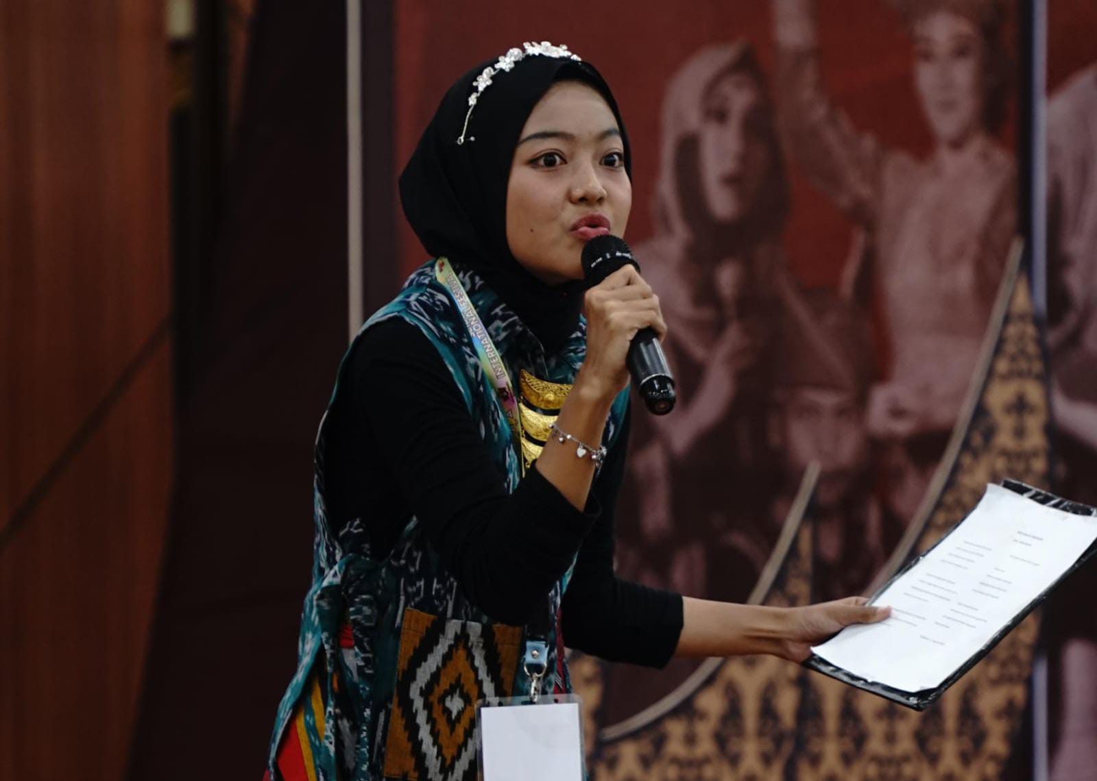 Bawakan Puisi Guru Besarnya, Mahasiswi UIN Saizu Raih Terbaik 3 di Ajang Nasional