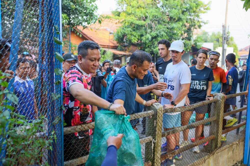 Ahmad Luthfi Turun Langsung Bersihkan Sungai di Pekalongan, Kampanye Run for Rivers Soroti Darurat Sampah di Jateng
