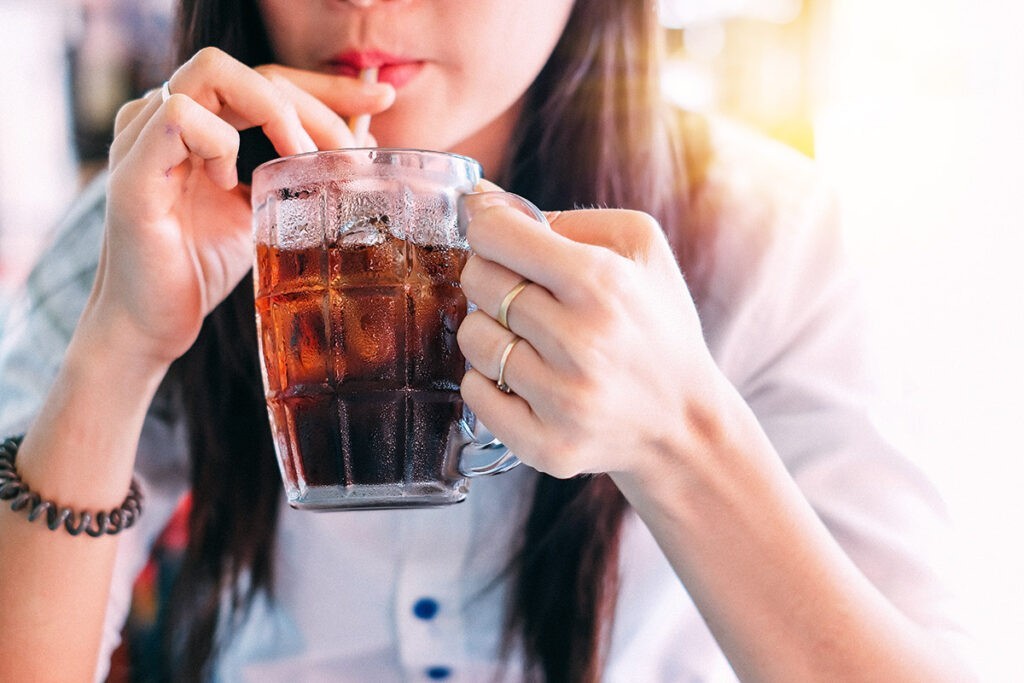 Cuaca Panas Bikin Ingin Minum Es? Kenali Risikonya agar Tetap Aman