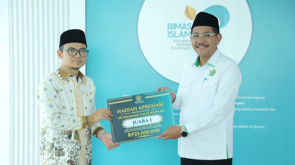 Kemenag Beri Bonus Rp25 Juta kepada Fauji Ridwan, Juara Tilawah Al-Qur’an Internasional di Malaysia
