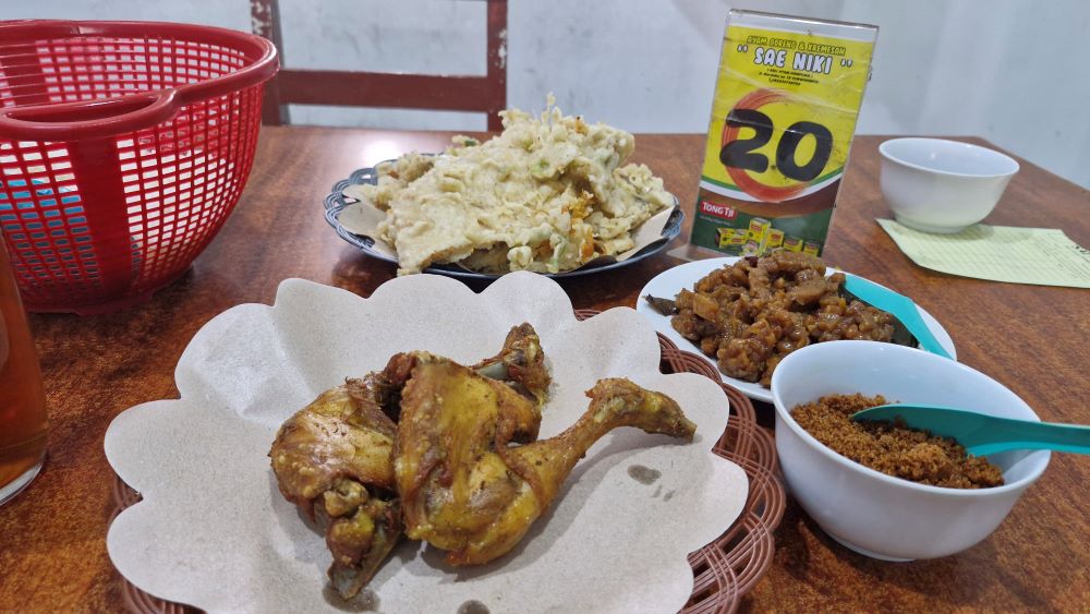 Ayam Goreng Sae Niki: Kuliner Legendaris Purwokerto dengan Kremesan yang Menggoda Selera