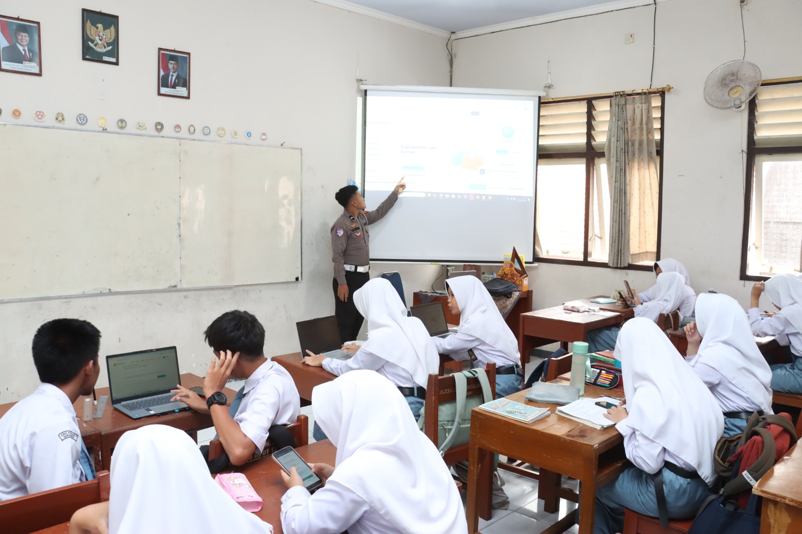 Polres Kebumen Bekali Pelajar SMAN 1 Kebumen Agar Tak Mudah Terjebak Hoaks AI