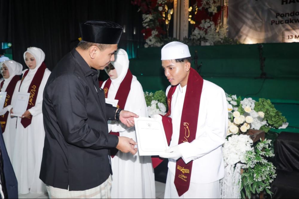 Gus Yasin Sambangi Tiga Pesantren di Kendal, Serahkan Bisyaroh untuk 25 Hafiz Al-Qur'an