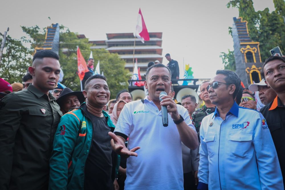 Temui Buruh dan Mahasiswa Saat Aksi May Day 2026, Ahmad Luhfi Serap Aspirasi hingga Janji Perkuat Perlindungan