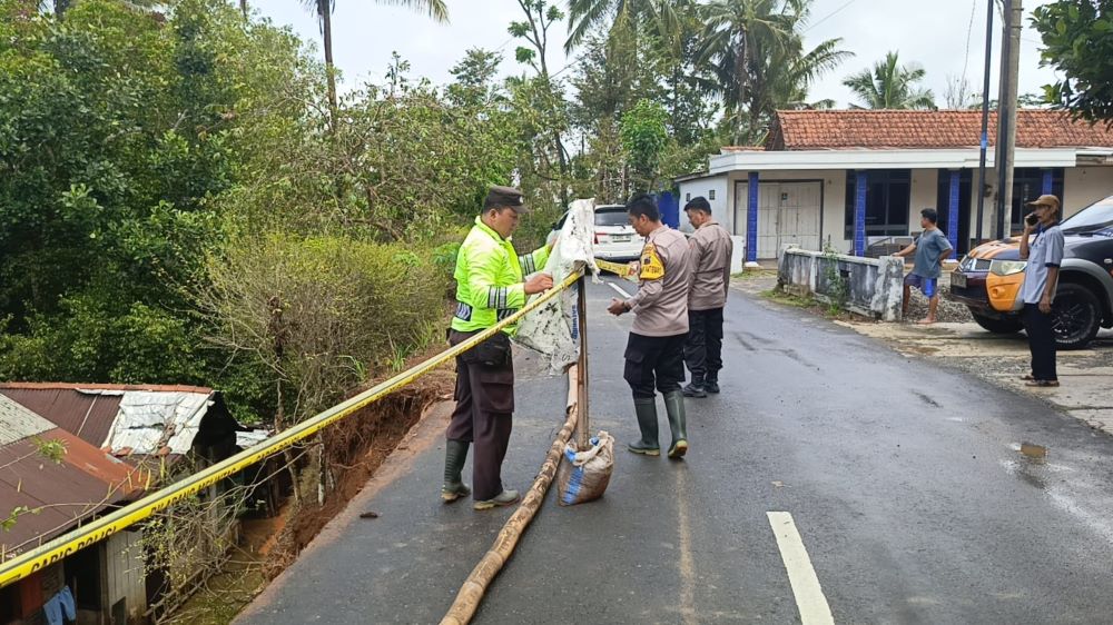 Hujan Deras Picu Longsor di Tiga Lokasi Somagede Banyumas