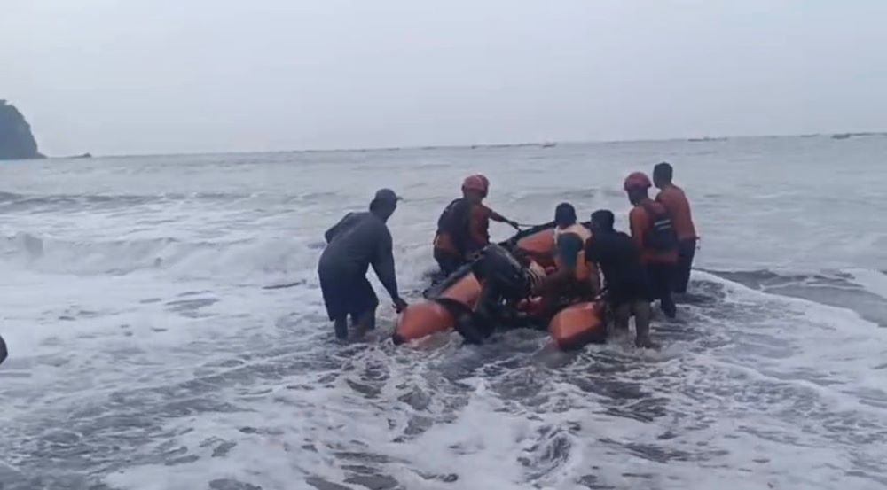 Remaja Hilang Terseret Arus di Pantai Entak Kebumen Belum Ditemukan, Tim SAR Perluas Area Pencarian