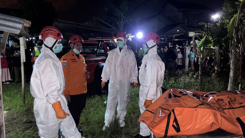 Lansia Ditemukan Meninggal di Rumahnya di Cilacap, Tim SAR Lakukan Evakuasi